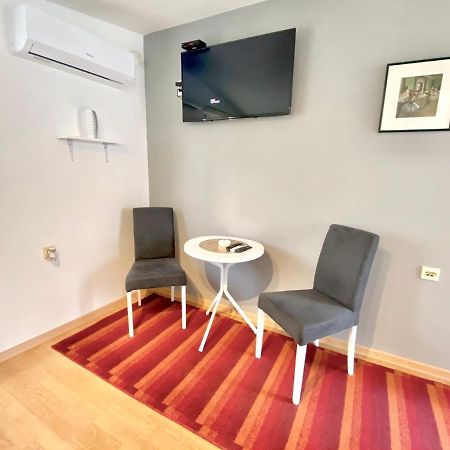 Viv Apartment 3 Nis Exterior photo